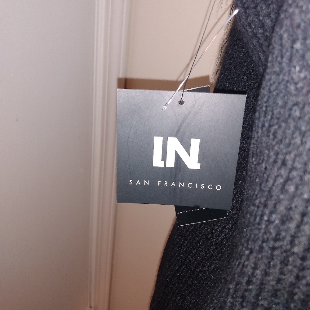 NWT IN San Francisco Designer Sweater - Picture 4 of 7